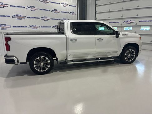 Used 2025 Chevrolet Silverado 1500 High Country w/ Technology Package AWD/4WD image 8