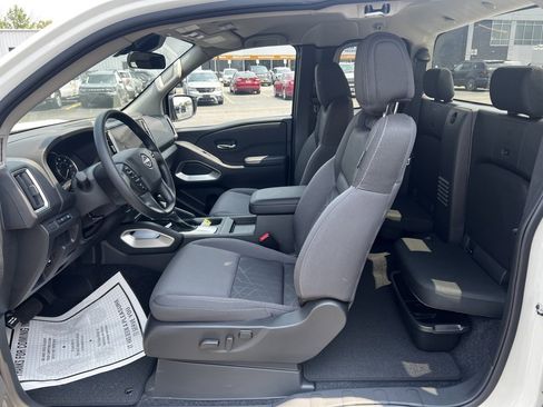 Used 2025 Nissan Frontier SV image 20