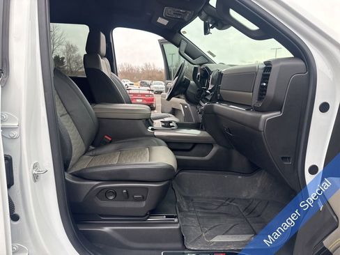 Used 2025 Chevrolet Silverado 2500 ZR2 w/ Technology Package image 21