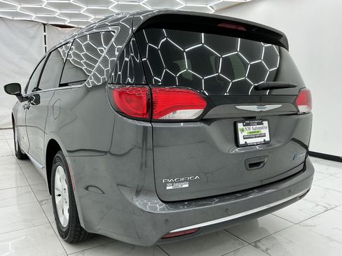 Used 2018 Chrysler Pacifica Touring-L FWD image 9