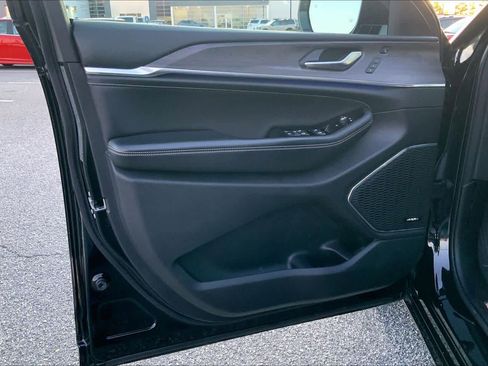 Used 2023 Jeep Grand Cherokee L Overland w/ Advanced Protech Group III image 21