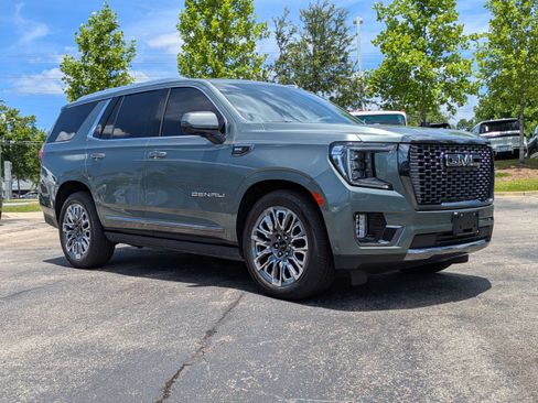 Used 2024 GMC Yukon Denali Ultimate AWD/4WD image 2