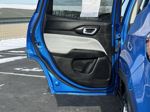 Used 2022 Jeep Compass Latitude image 19