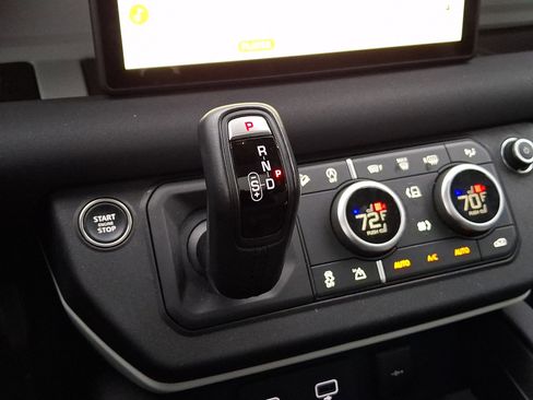 Used 2023 Land Rover Defender 90 S image 15