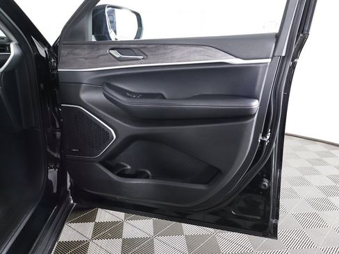 Used 2022 Jeep Grand Cherokee Limited image 26