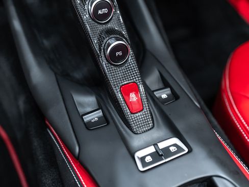 Used 2023 Ferrari 812 GTS RWD image 23