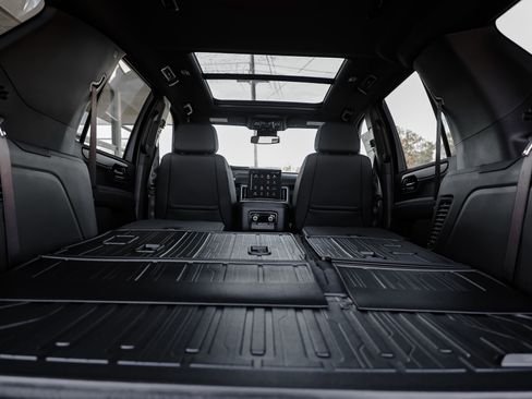 New 2026 GMC Yukon Denali w/ Sun & Power Step Package image 8