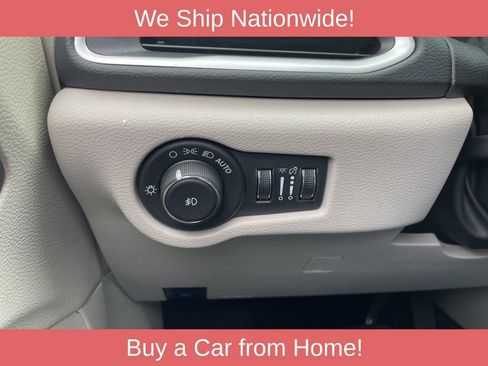 Used 2024 Chrysler Pacifica Touring-L FWD image 33