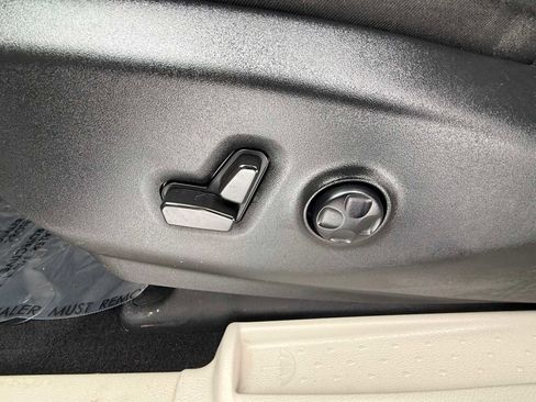 Used 2023 Chrysler Pacifica Limited image 16