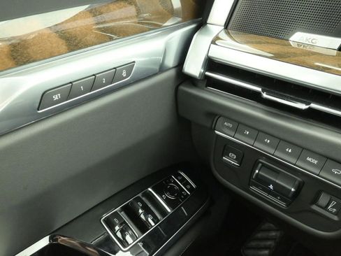 Used 2025 Cadillac Escalade Sport Platinum w/ LPO, ONYX Package AWD/4WD image 19