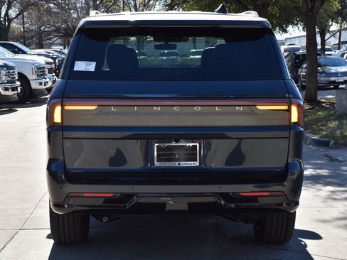 New 2025 Lincoln Navigator Reserve w/ Jet Appearance Package image 8