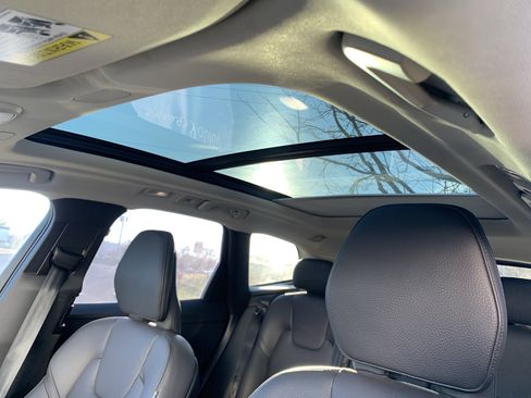 Used 2025 Volvo XC60 B5 Plus w/ Climate Package image 28