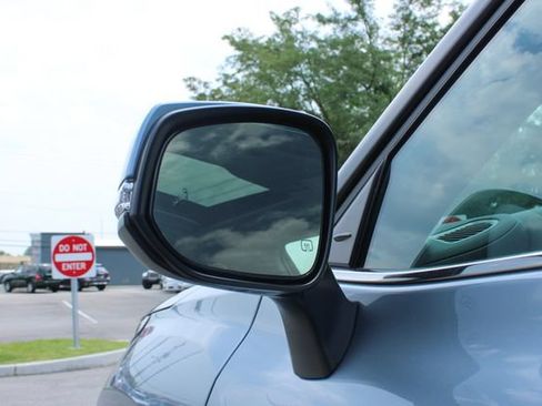 Used 2023 Toyota Highlander XLE AWD/4WD image 8
