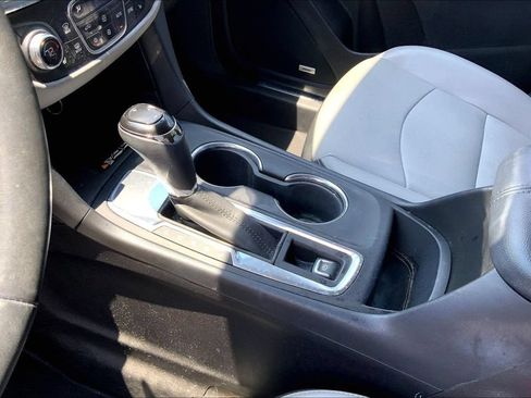 Used 2018 Chevrolet Equinox Premier FWD image 13