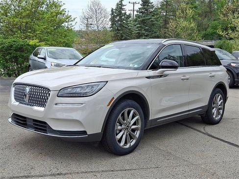 Used 2022 Lincoln Corsair AWD w/ Premium Package image 3