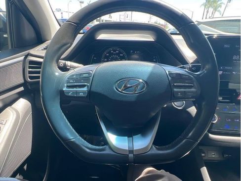 Used 2022 Hyundai Ioniq SE FWD image 23