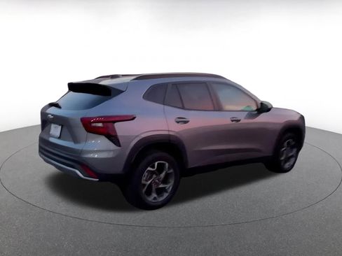 Used 2025 Chevrolet Trax LT image 12