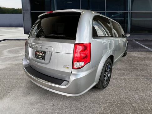 Used 2019 Dodge Grand Caravan GT FWD image 4