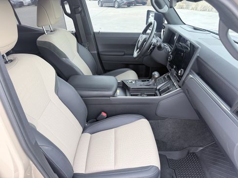 Used 2025 Lexus GX 550 image 58