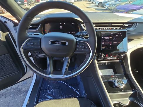 New 2025 Jeep Grand Cherokee L Altitude image 17