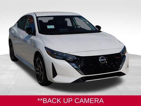 Used 2025 Nissan Sentra SR image 2