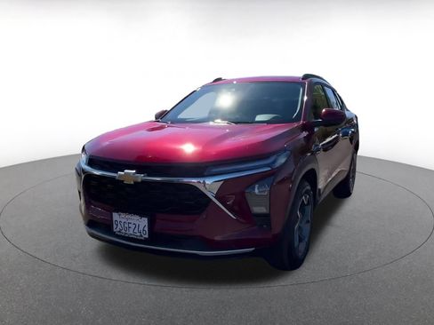 Used 2025 Chevrolet Trax LT image 14