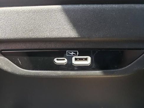 Used 2024 Chrysler Pacifica Touring-L FWD image 13