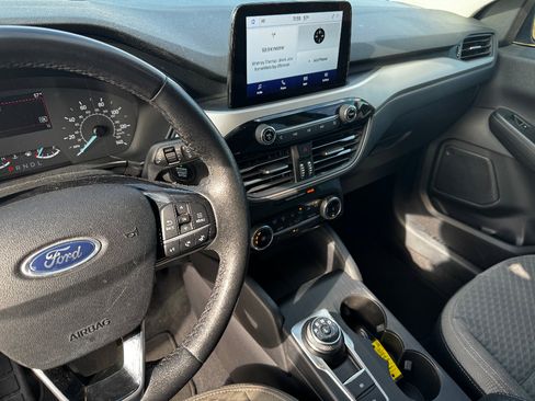 Used 2022 Ford Escape SE w/ Cold Weather Package image 15