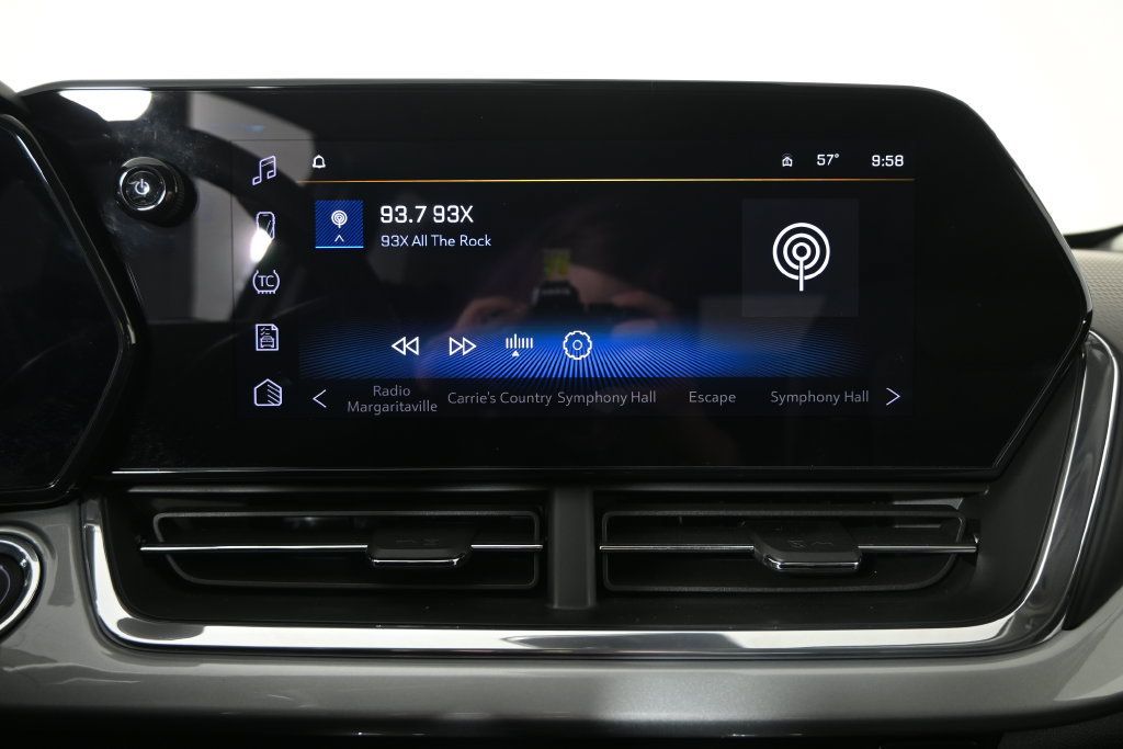 Used 2025 Chevrolet Trax LT FWD image 27
