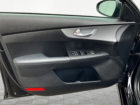 Certified 2023 Kia Forte LXS w/ LXS Technology Package FWD image 20