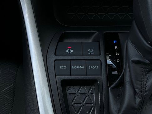 Used 2025 Toyota RAV4 XLE image 24