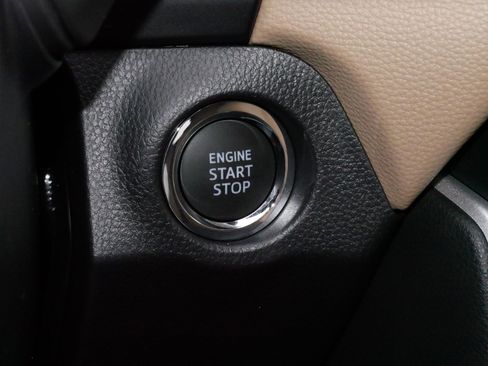 Certified 2025 Toyota RAV4 XLE Premium image 30