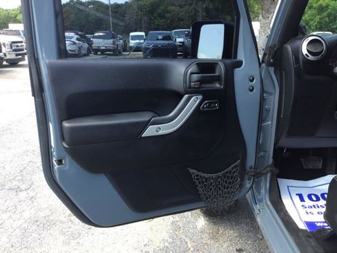 Used 2014 Jeep Wrangler Unlimited Sahara w/ Connectivity Group AWD/4WD image 22