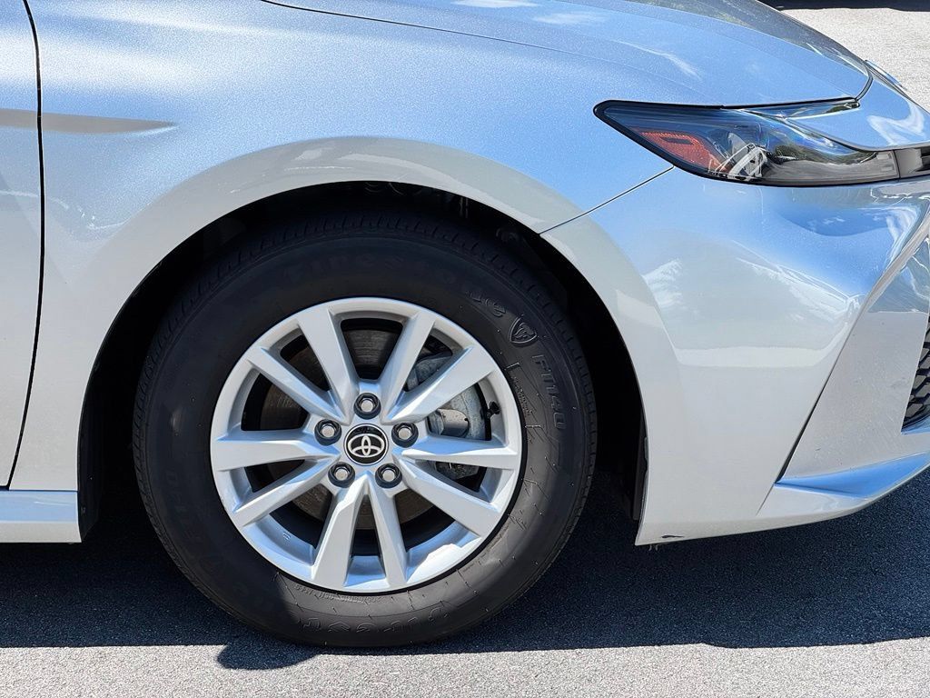 Used 2025 Toyota Camry LE FWD image 36