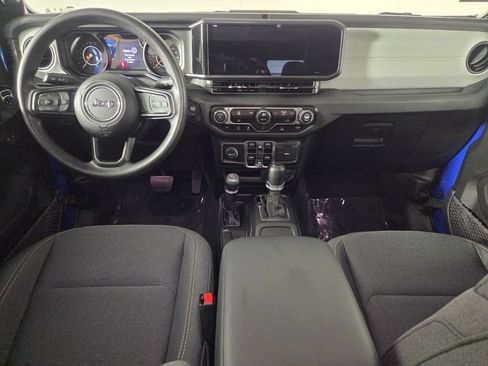Used 2025 Jeep Gladiator Sport AWD/4WD image 25