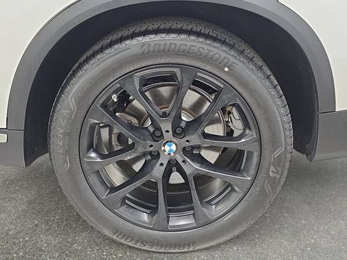 Used 2024 BMW X5 xDrive40i w/ Premium Package AWD/4WD image 31