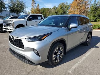 Used 2023 Toyota Highlander XLE video 2