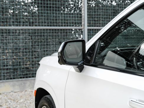 Used 2021 Cadillac Escalade ESV Sport w/ Driver Assist Tech Package image 40