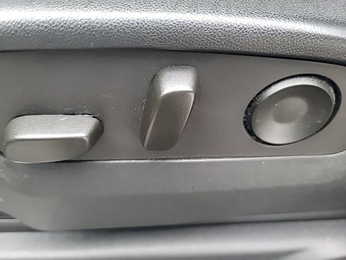 Used 2023 GMC Yukon SLT image 13