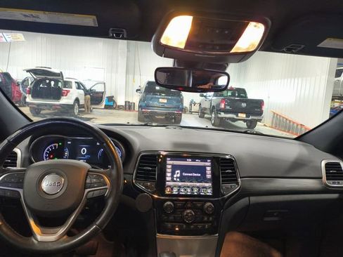 Used 2021 Jeep Grand Cherokee Laredo X image 4