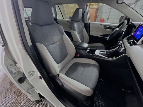 Used 2024 Toyota RAV4 XLE w/ Convenience Package image 31