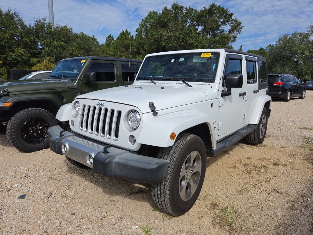 Used 2017 Jeep Wrangler Unlimited Sahara w/ Connectivity Group AWD/4WD image 3