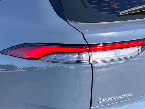 Used 2025 Toyota Crown Signia w/ Advanced Technology Package AWD/4WD image 29