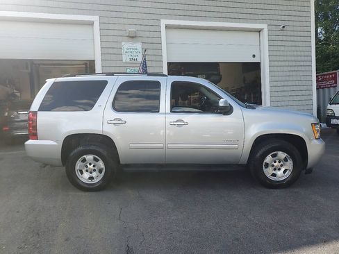 Used 2013 Chevrolet Tahoe LT w/ Luxury Package AWD/4WD image 8