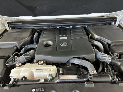 Used 2024 Lexus GX 550 image 32