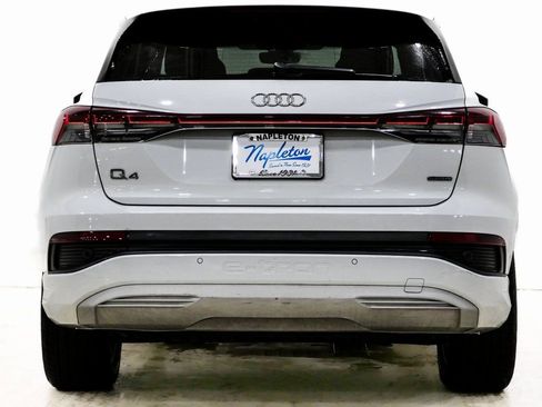 Used 2022 Audi Q4 e-tron Premium Plus image 8