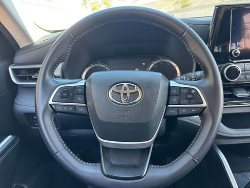 Used 2025 Toyota Highlander LE image 29