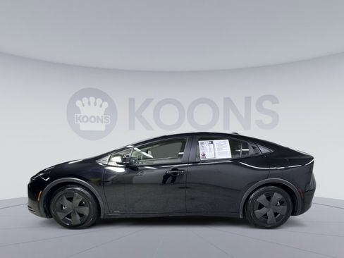 Used 2025 Toyota Prius LE image 8