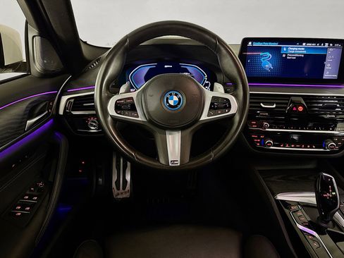 Used 2023 BMW 530e w/ M Sport Package image 16