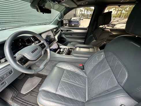 Used 2023 Jeep Grand Wagoneer Series III AWD/4WD image 4